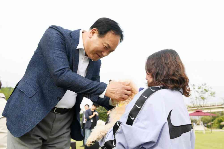 4.오산시, 청년&반려동물 공존 플로깅 ‘오산청년, 같이 줍개’ 개최.JPG