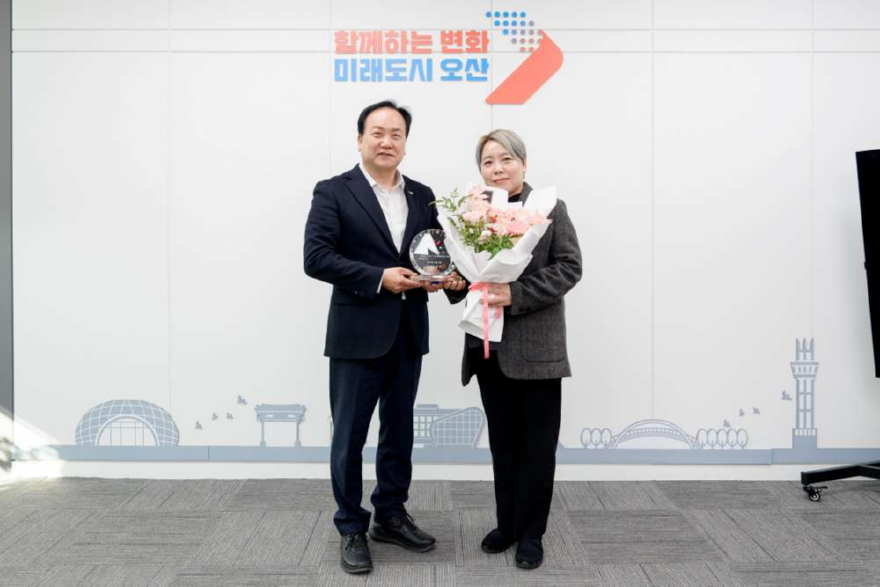 6. 오산시,'오산 세교맘 동행' 카페 매니저 김안나씨 1일 명예시장 위촉.jpg