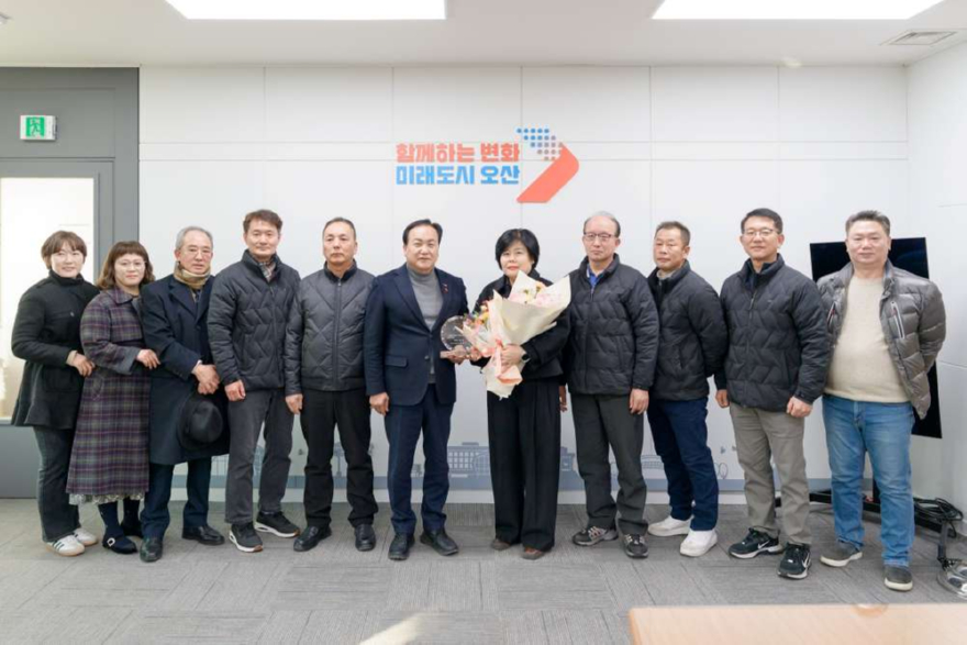 3.오산시, 김옥랑 한국노총 오산지역지부 의장 ‘1일 명예시장’ 위촉.jpg