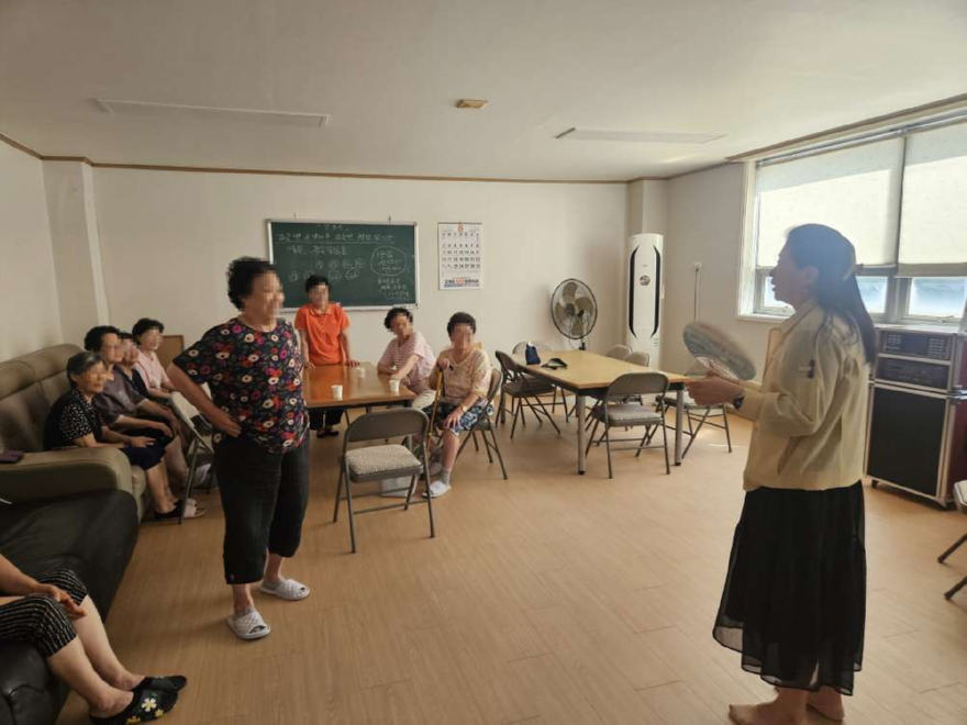 3.오산시 중앙동, 무더위쉼터 15개소 현장점검 및 폭염 예방물품 전달-.jpg