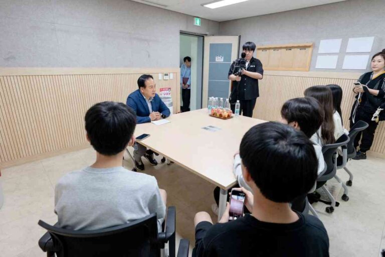 오산시, 청소년기자단과 함께하는 ‘시장 인터뷰’ 진행