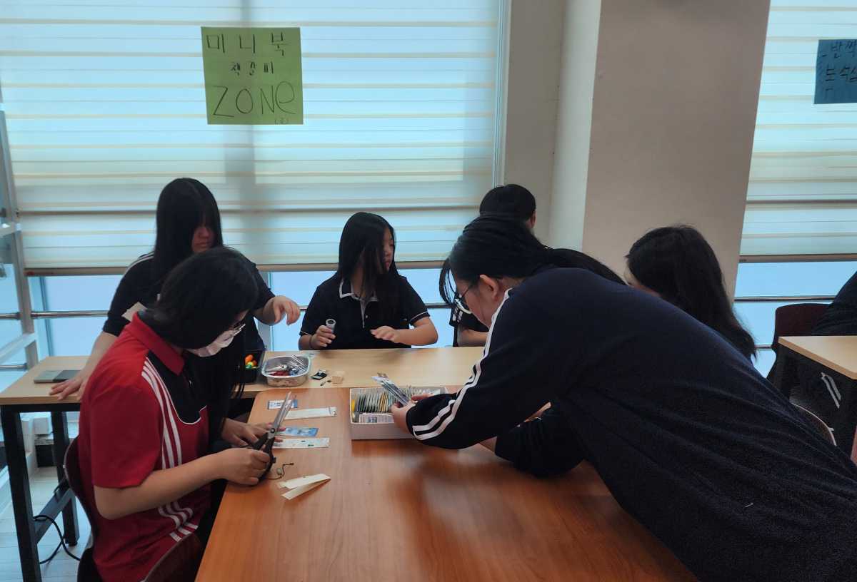 오산중학교, 세계 책의 날 기념 도서관 행사 운영