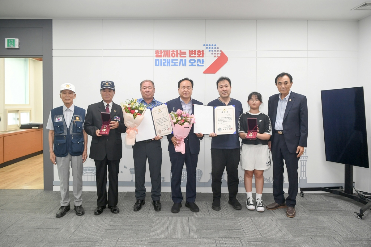 오산시, 6·25전쟁 참전유공자 유가족에 화랑무공훈장 전수