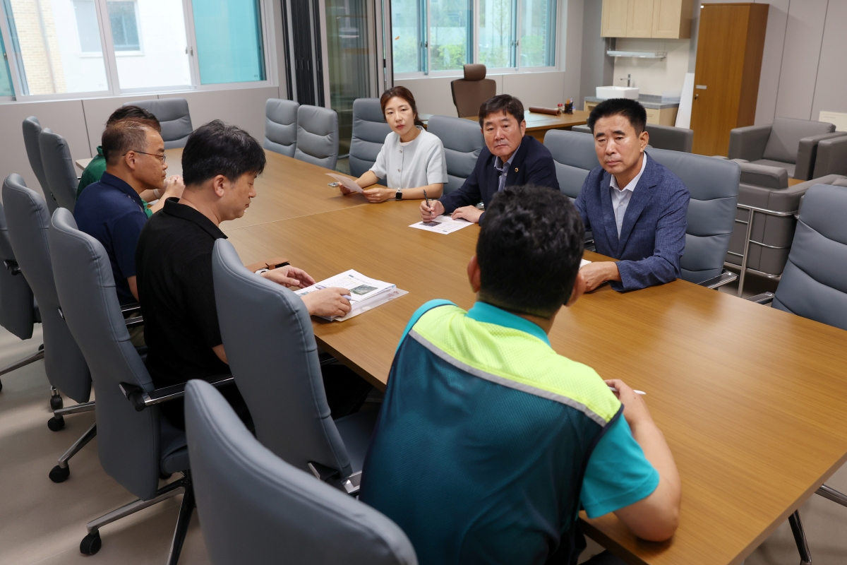 성길용·전예슬 오산시의원,  마루초 개교 앞두고 현장 점검